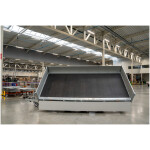 Eduard Kipper Driezijdig 406x200 | Laadvloer 63cm | 3500 kg | EDK019 zijkant links met linker laadklep open en naar links kiepend