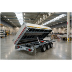 Eduard Kipper Driezijdig 406x200 | Laadvloer 63cm | 3500 kg | EDK019 schuinachter rechts met linker laadklep open en naar links kiepend