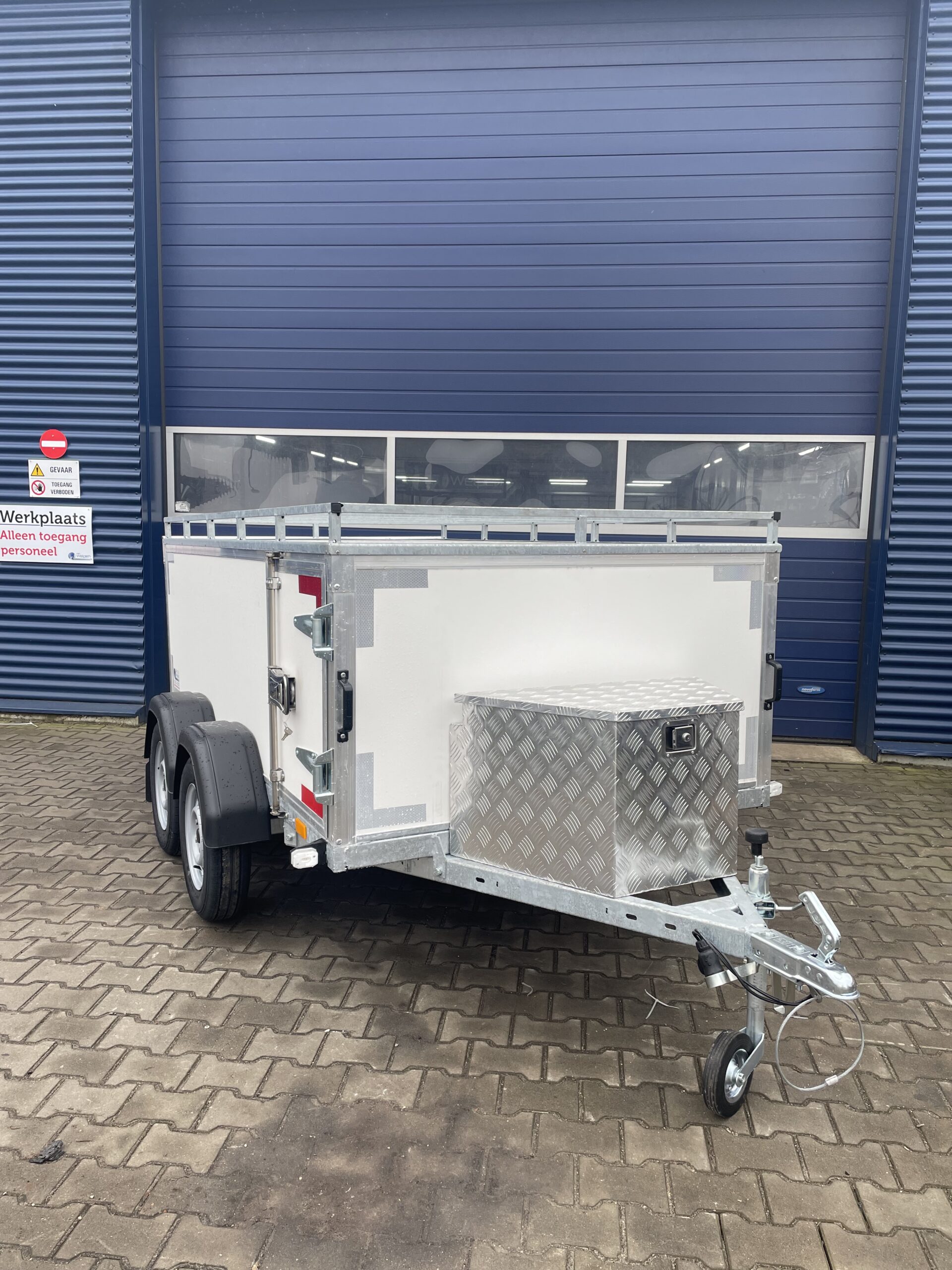 Witte Offroad bagage5 Gesloten aanhangwagen | GADA-75 Special | 258X150x75 schuinvoor rechts