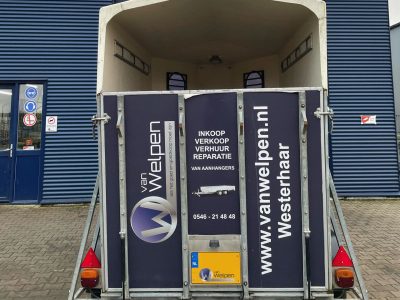 Paardentrailer achter